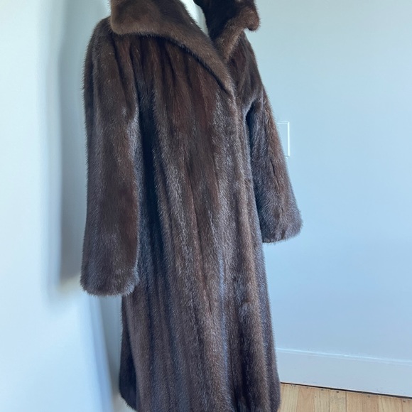 Sold : Classic High End Mahogany Mink Coat.(M) - Picture 2 of 9